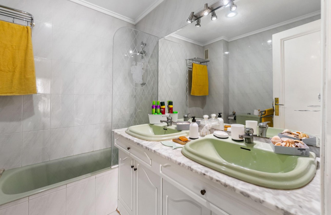 Resale - Apartment / flat - Torrevieja - CLUB NAUTICO TORREVIEJA