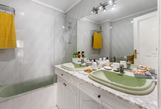 Resale - Apartment / flat - Torrevieja - CLUB NAUTICO TORREVIEJA