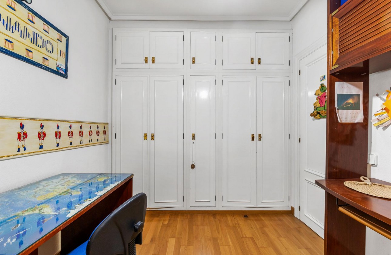 Resale - Apartment / flat - Torrevieja - CLUB NAUTICO TORREVIEJA