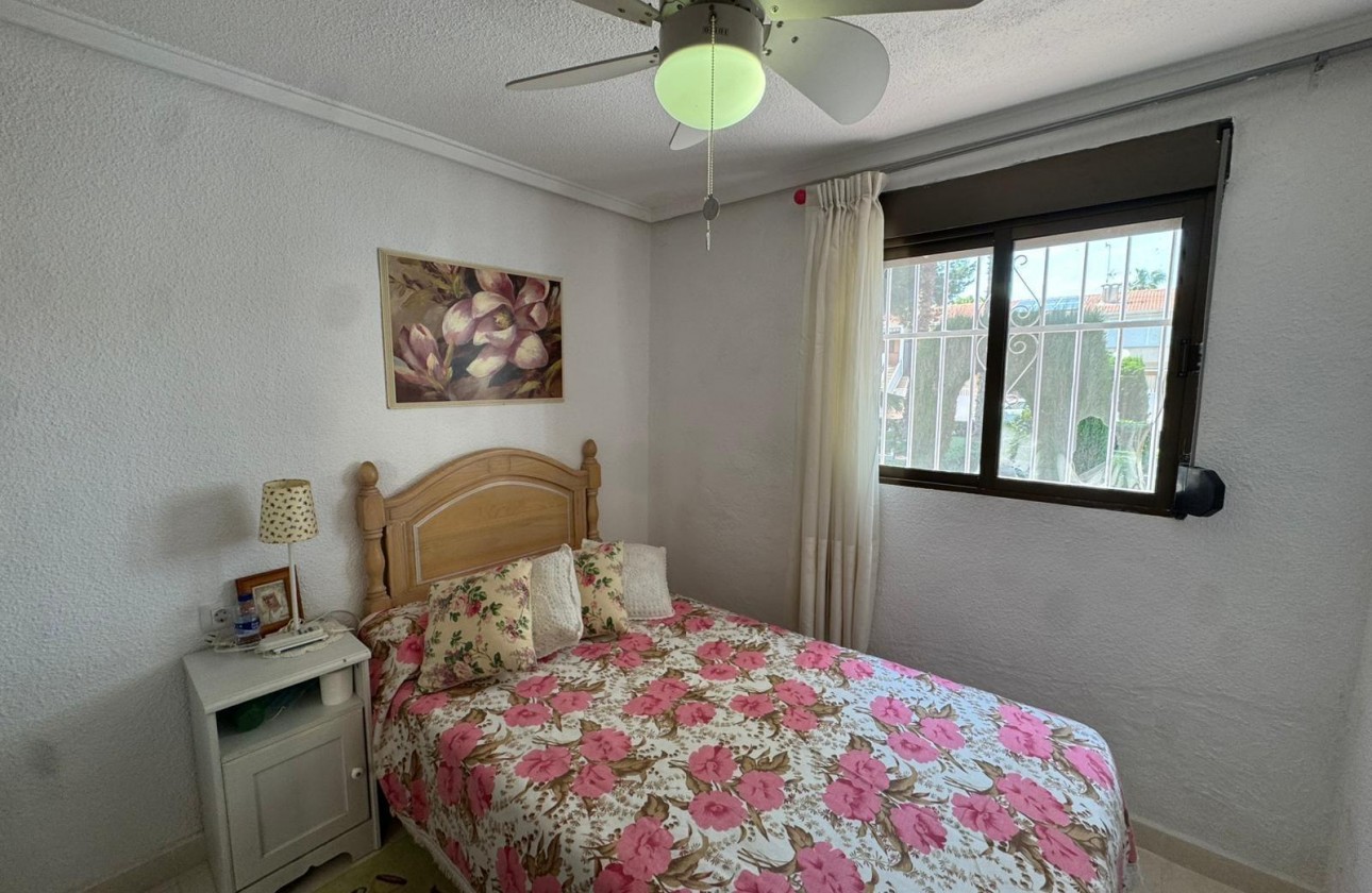 Resale - Bungalow - Torrevieja - Playa de los Naufragos