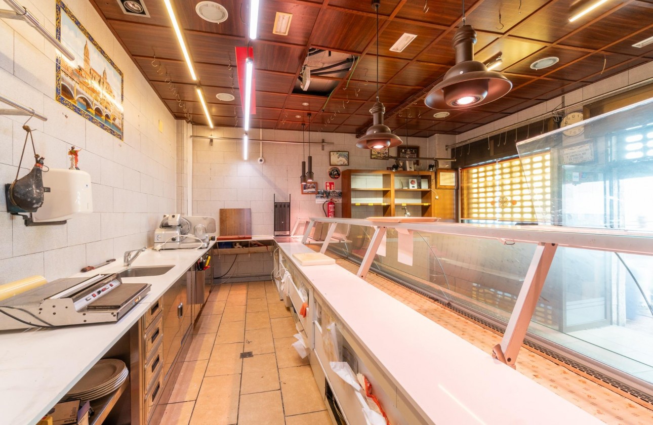Revente - Commercial - Torrevieja - Paseo maritimo