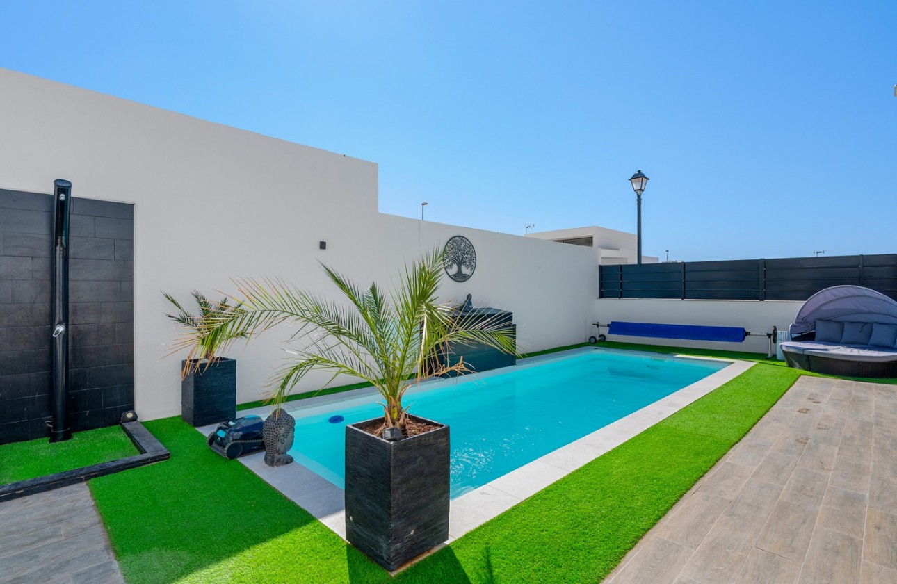 Resale - Villa - Fortuna - Urbanizacion las kalendas