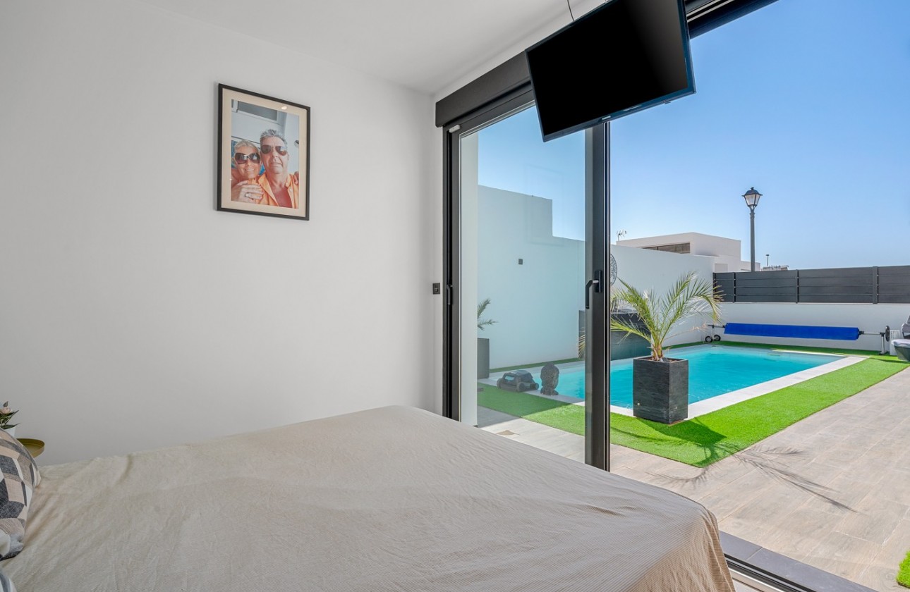 Resale - Villa - Fortuna - Urbanizacion las kalendas