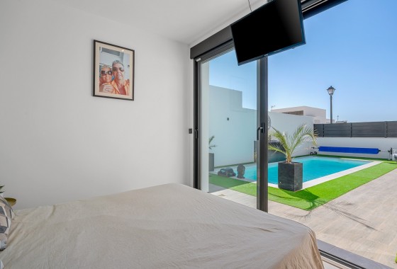 Resale - Villa - Fortuna - Urbanizacion las kalendas