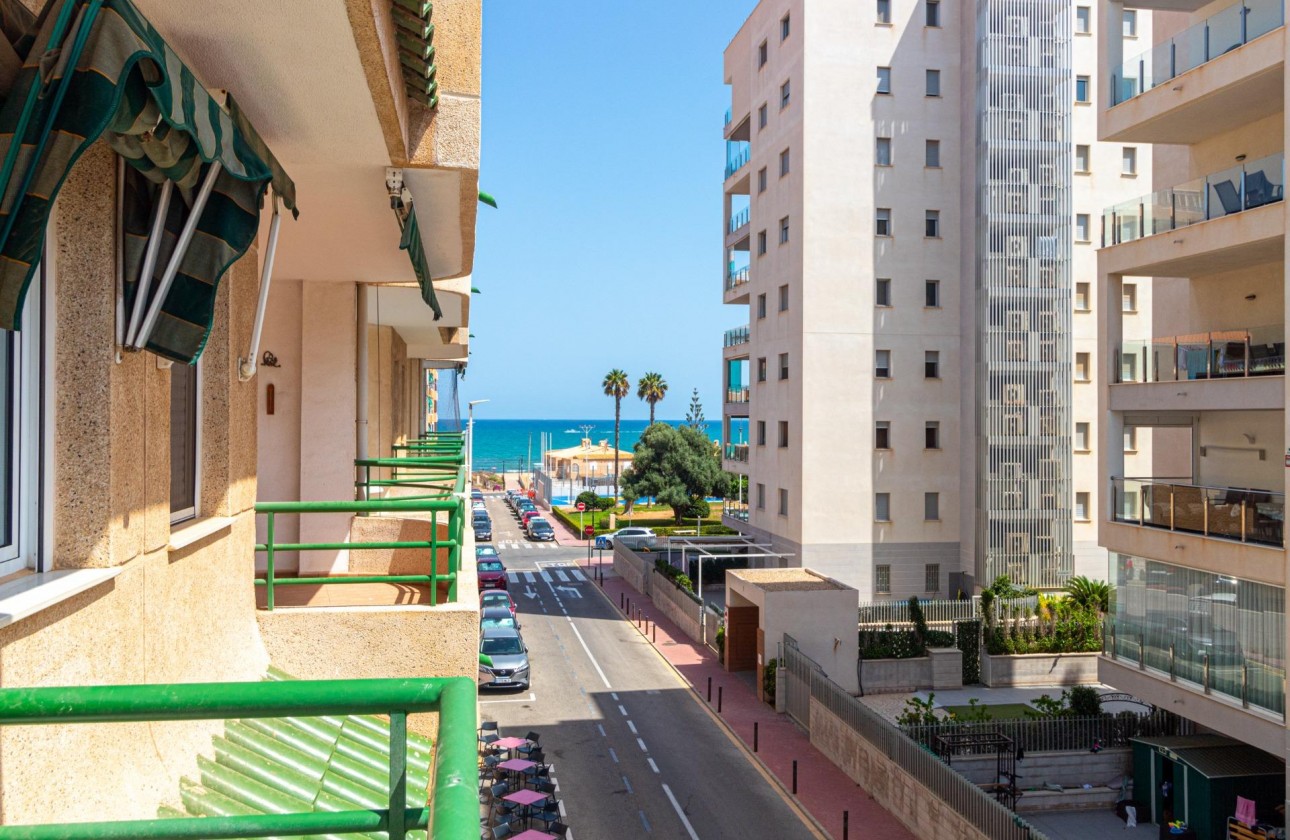 Resale - Apartment / flat - Torrevieja - La Mata pueblo