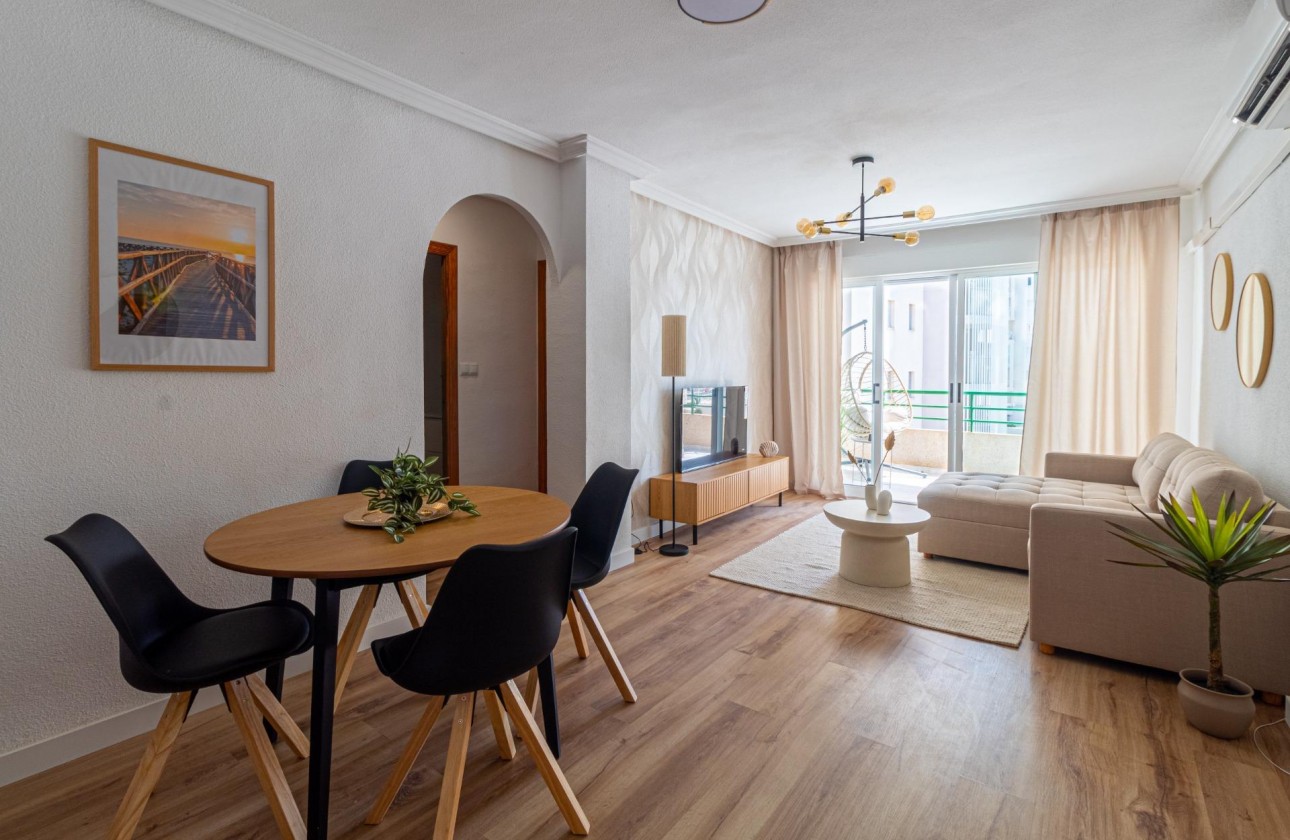 Resale - Apartment / flat - Torrevieja - La Mata pueblo