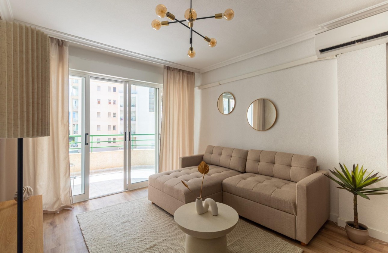 Resale - Apartment / flat - Torrevieja - La Mata pueblo