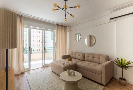 Resale - Apartment / flat - Torrevieja - La Mata pueblo