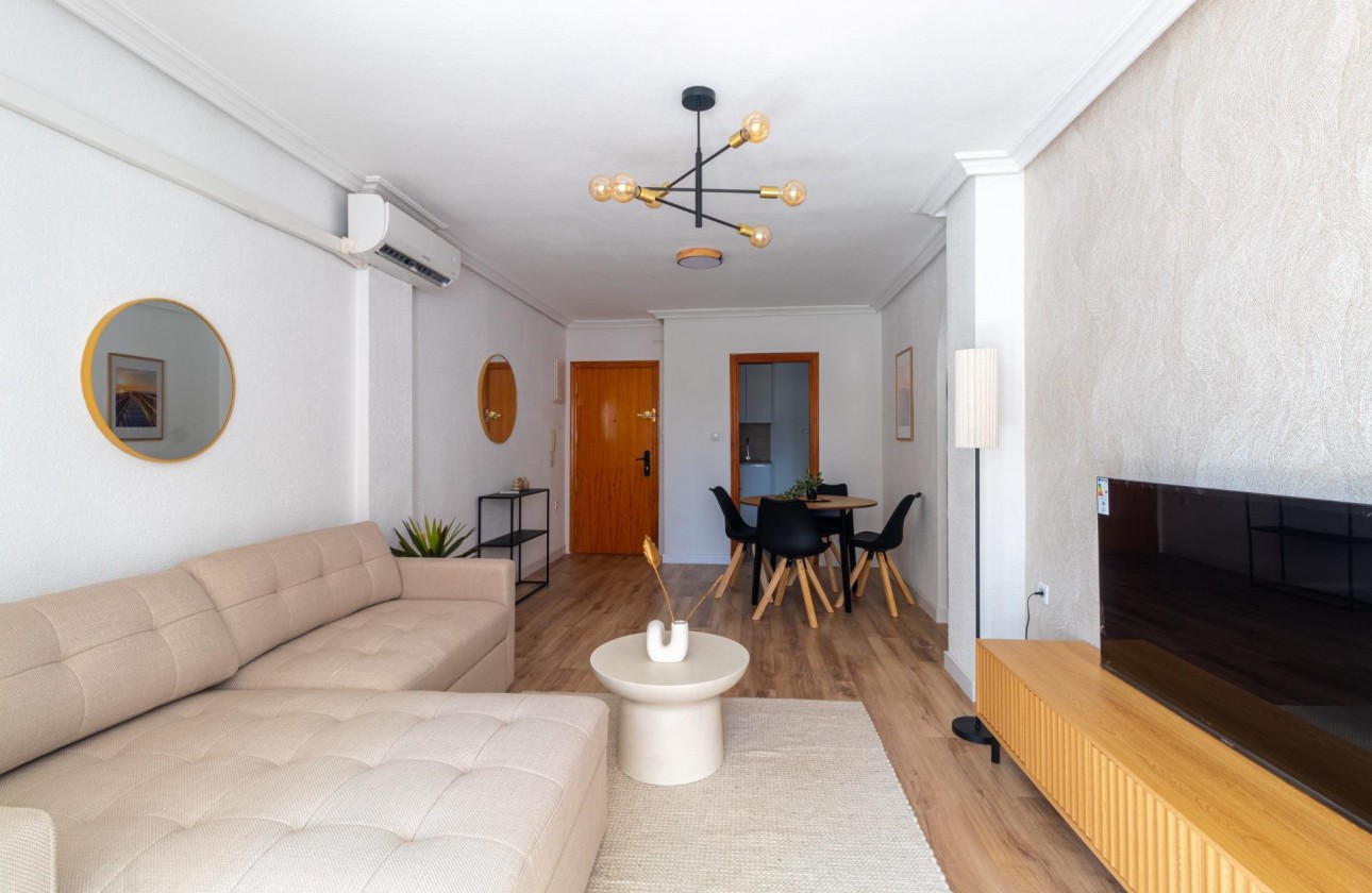 Resale - Apartment / flat - Torrevieja - La Mata pueblo