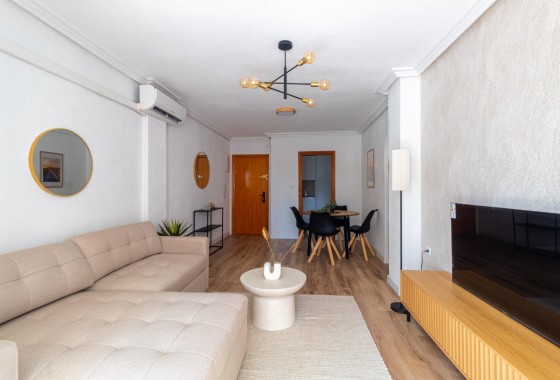 Resale - Apartment / flat - Torrevieja - La Mata pueblo