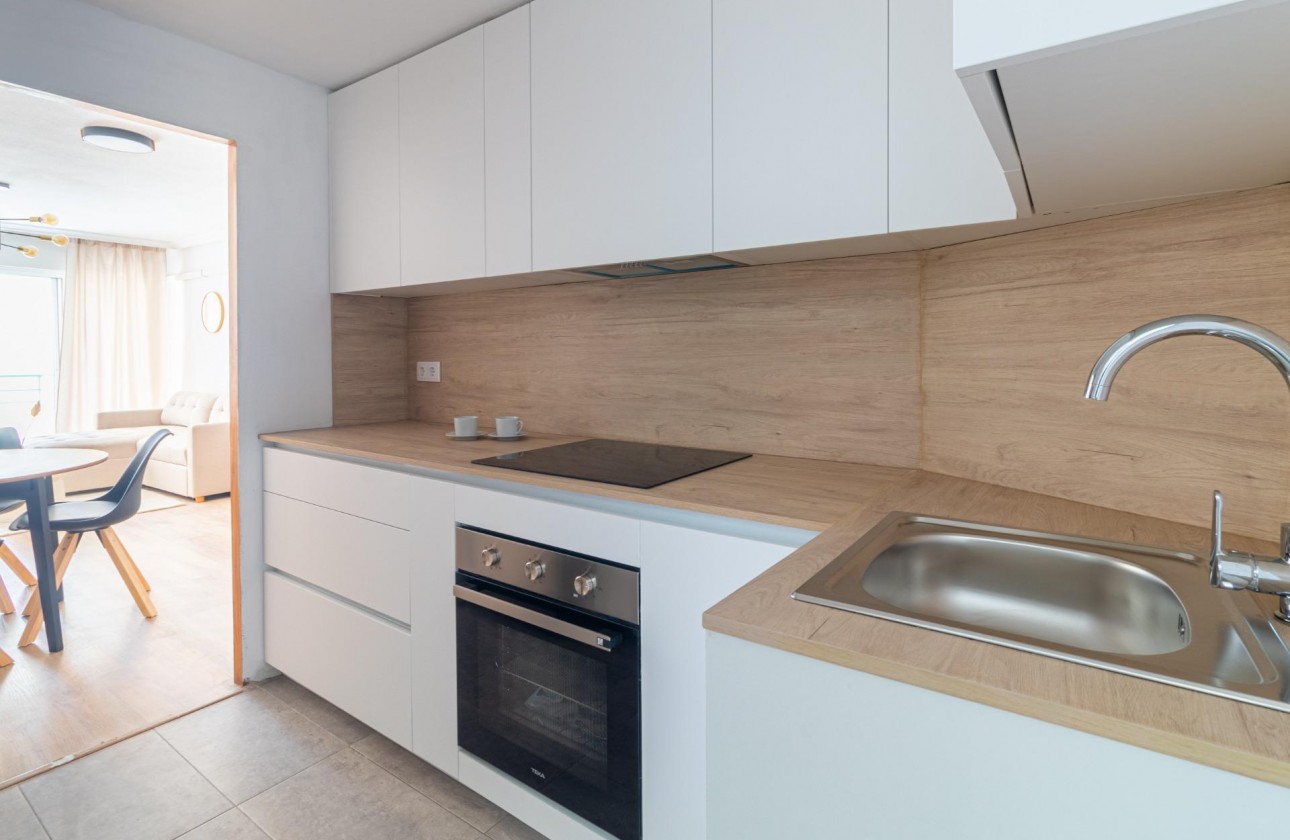 Resale - Apartment / flat - Torrevieja - La Mata pueblo