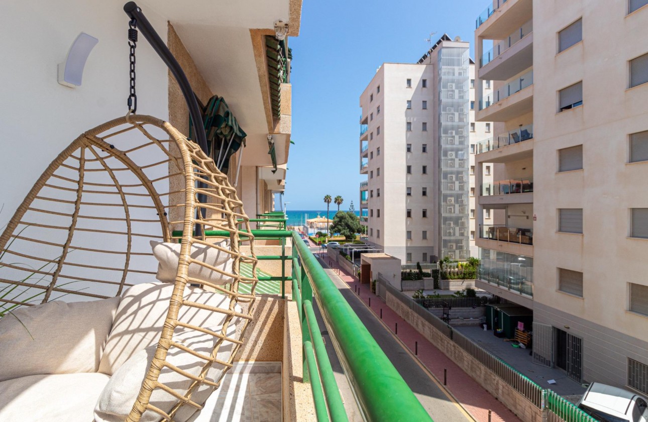Resale - Apartment / flat - Torrevieja - La Mata pueblo