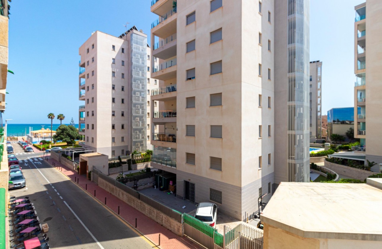 Resale - Apartment / flat - Torrevieja - La Mata pueblo