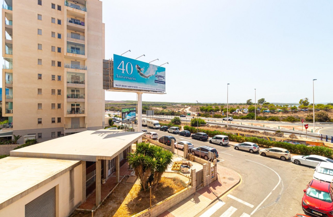 Resale - Apartment / flat - Torrevieja - La Mata pueblo