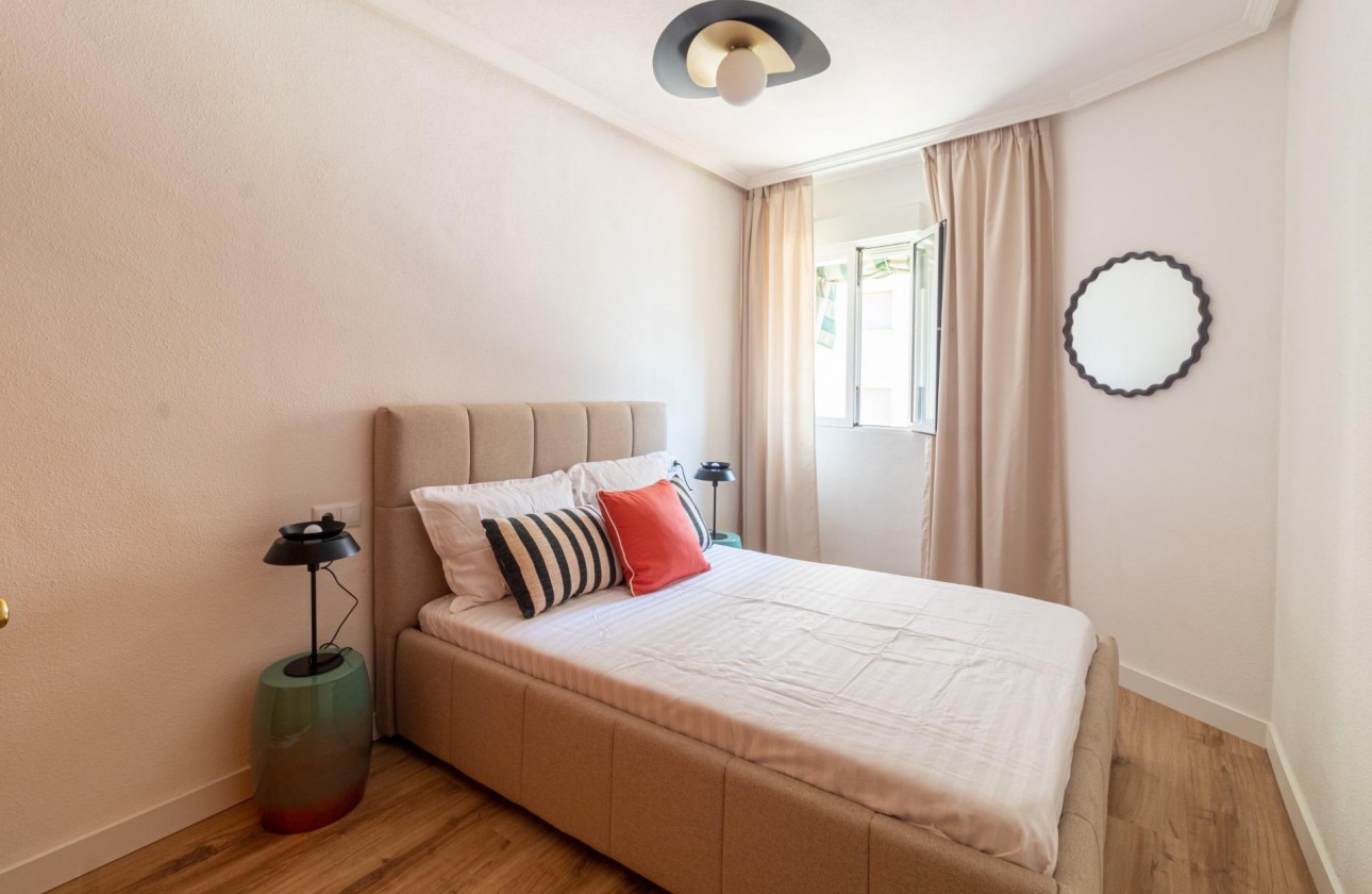 Resale - Apartment / flat - Torrevieja - La Mata pueblo