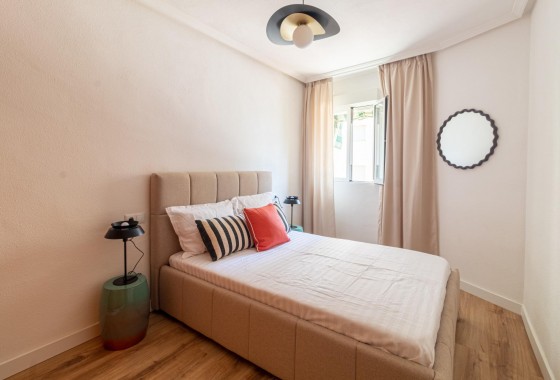 Resale - Apartment / flat - Torrevieja - La Mata pueblo