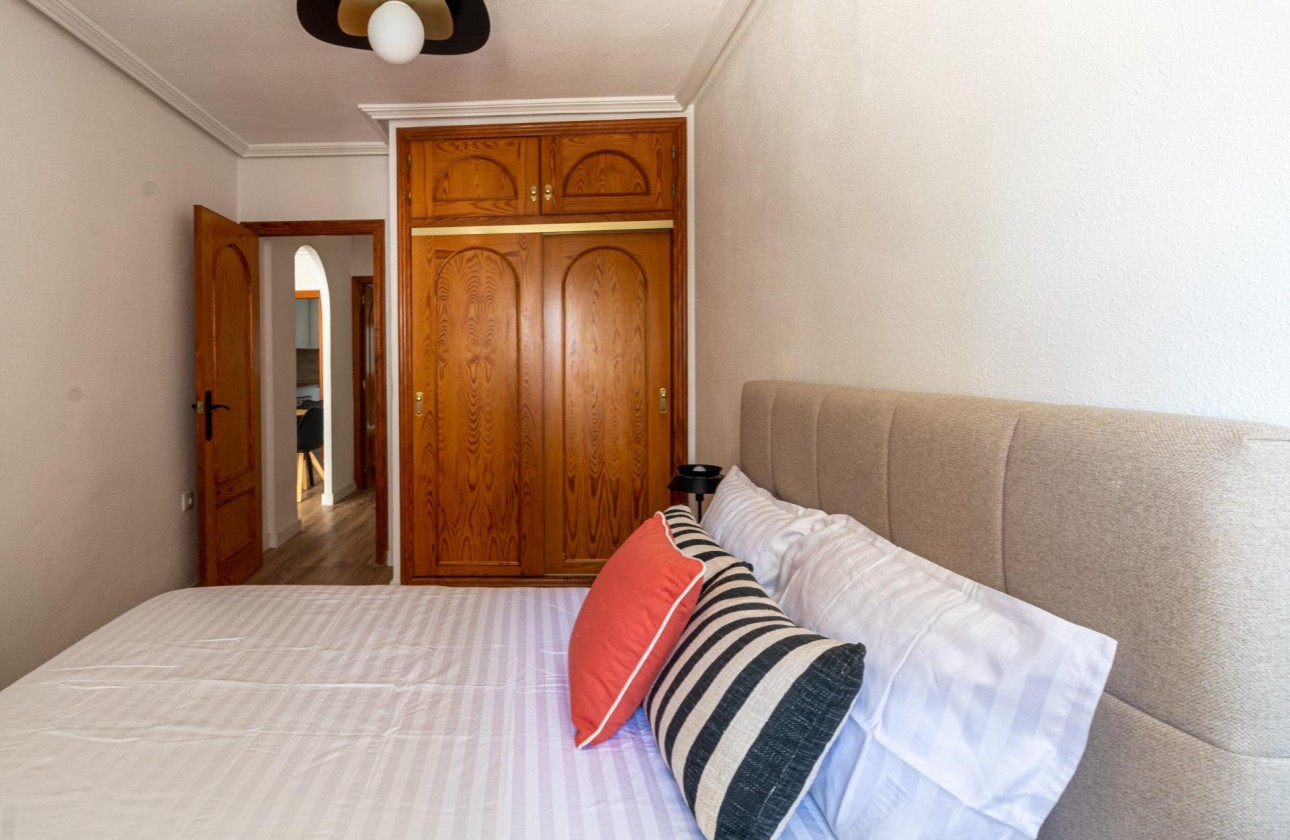 Resale - Apartment / flat - Torrevieja - La Mata pueblo