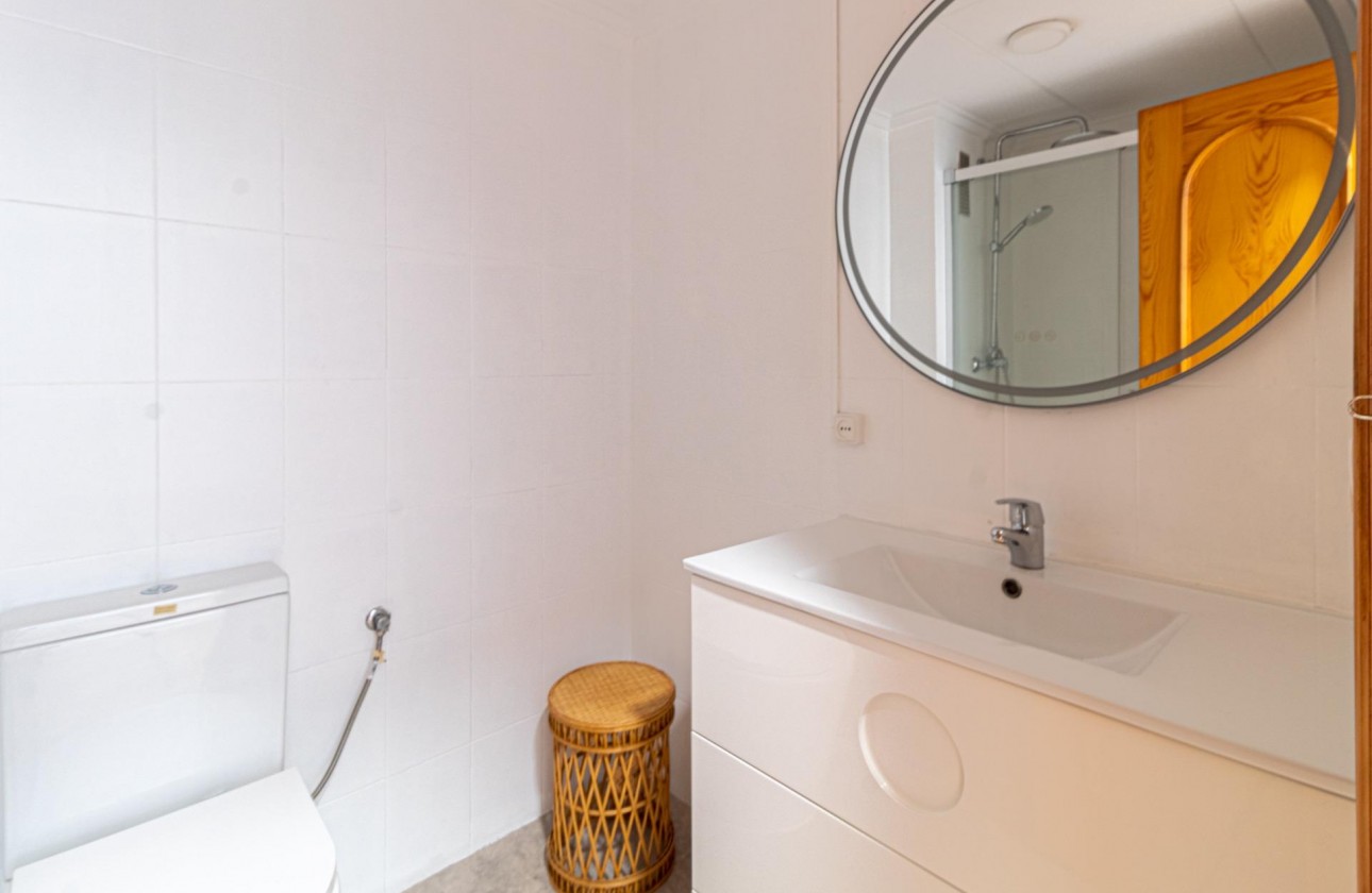 Resale - Apartment / flat - Torrevieja - La Mata pueblo