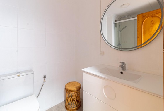 Resale - Apartment / flat - Torrevieja - La Mata pueblo