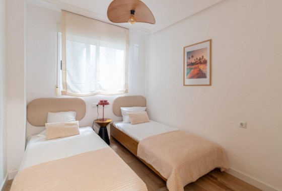 Resale - Apartment / flat - Torrevieja - La Mata pueblo