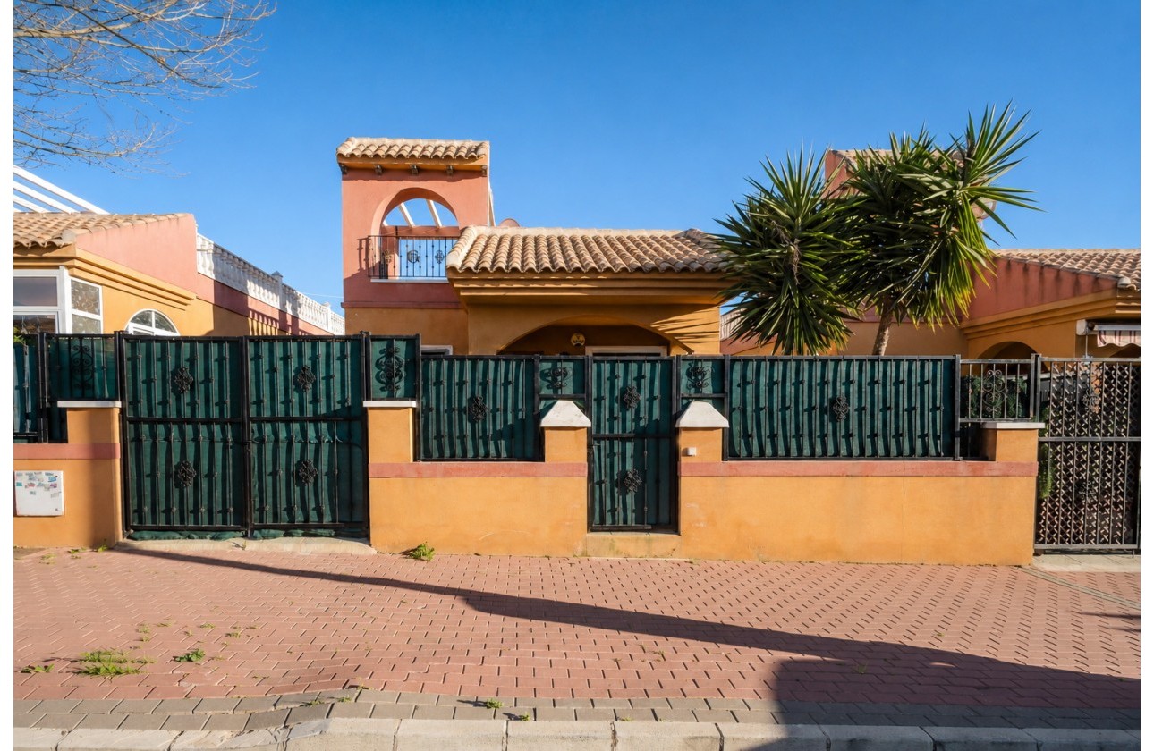 Resale - Villa - Torrevieja - Aguas Nuevas