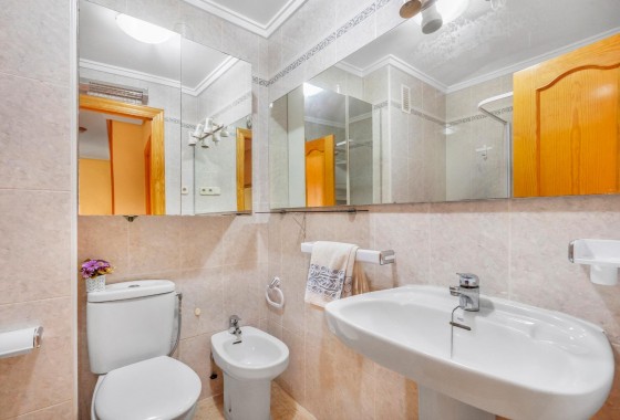 Resale - Apartment / flat - Torrevieja - Playa del cura