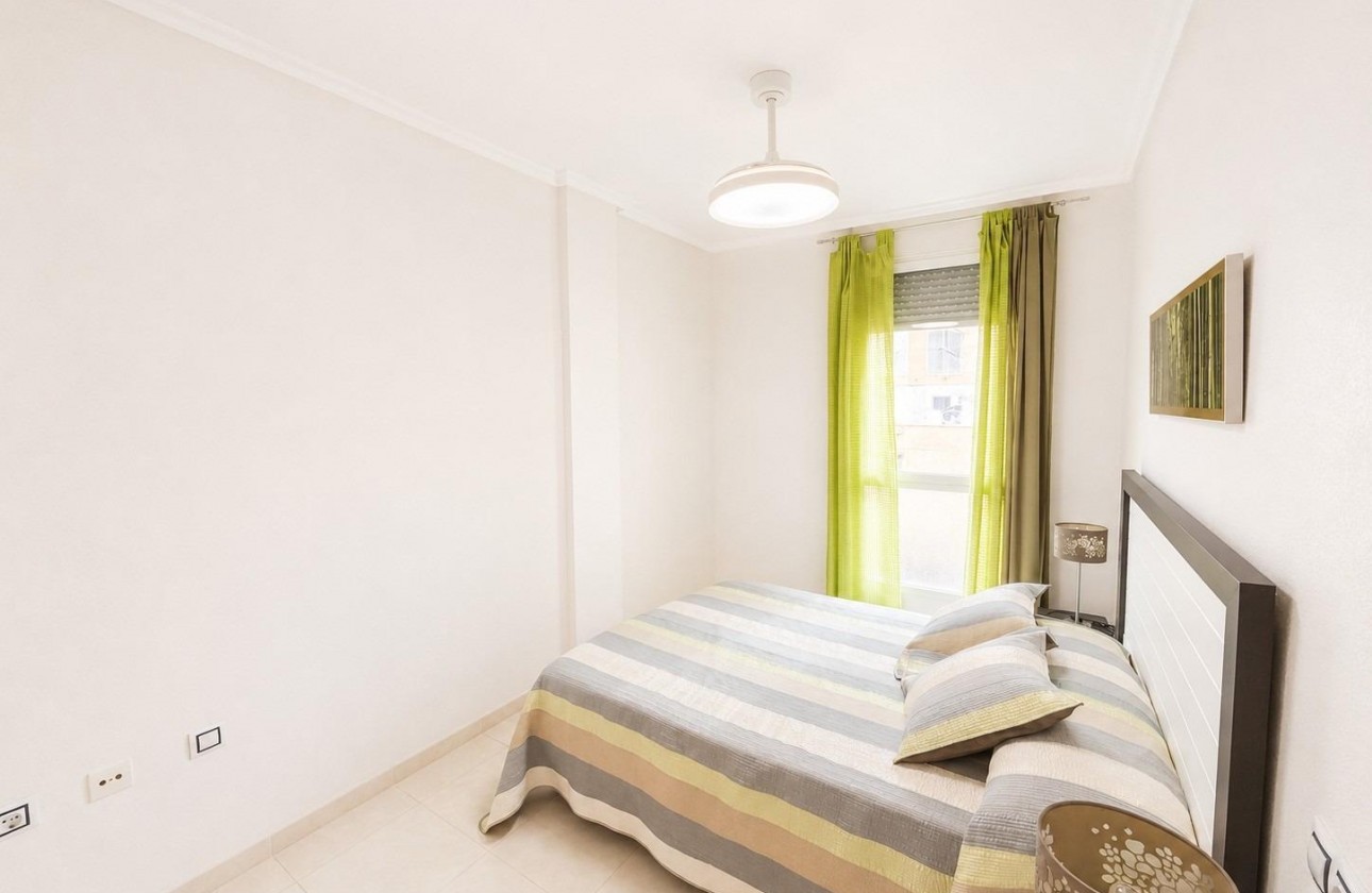 Resale - Apartment / flat - Torrevieja - Estacion de autobuses