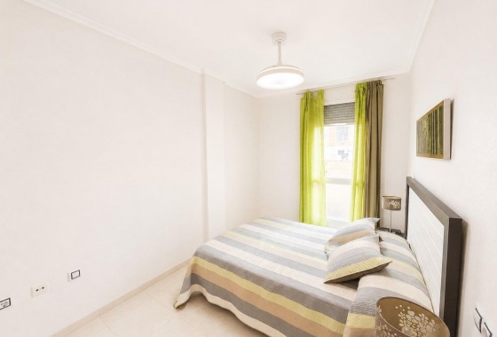 Resale - Apartment / flat - Torrevieja - Estacion de autobuses