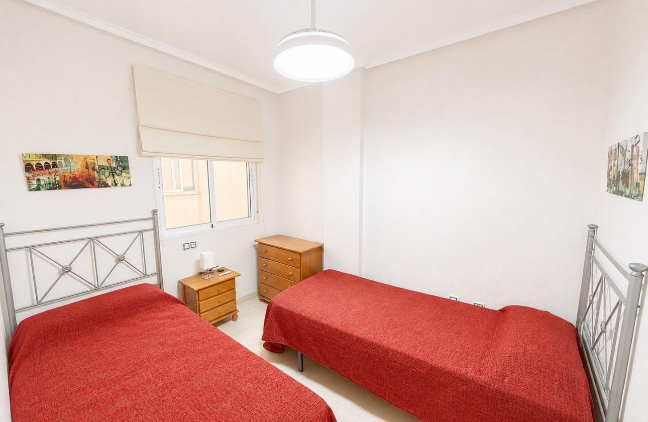 Resale - Apartment / flat - Torrevieja - Estacion de autobuses