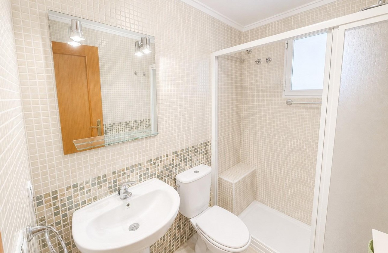 Resale - Apartment / flat - Torrevieja - Estacion de autobuses