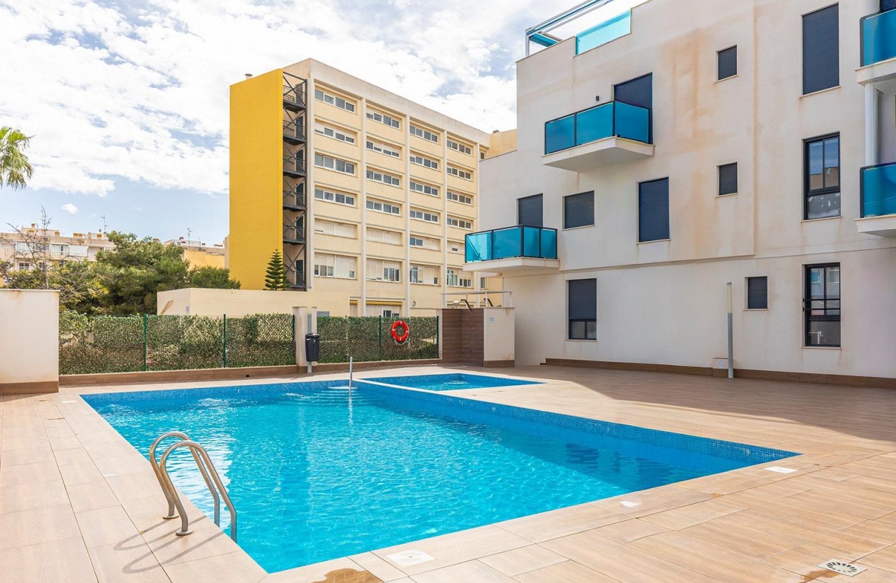 Resale - Apartment / flat - Torrevieja - Estacion de autobuses