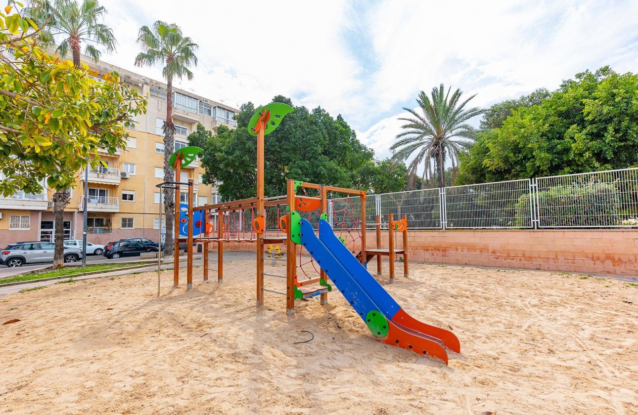 Resale - Apartment / flat - Torrevieja - Estacion de autobuses