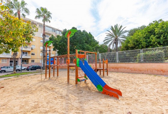 Resale - Apartment / flat - Torrevieja - Estacion de autobuses