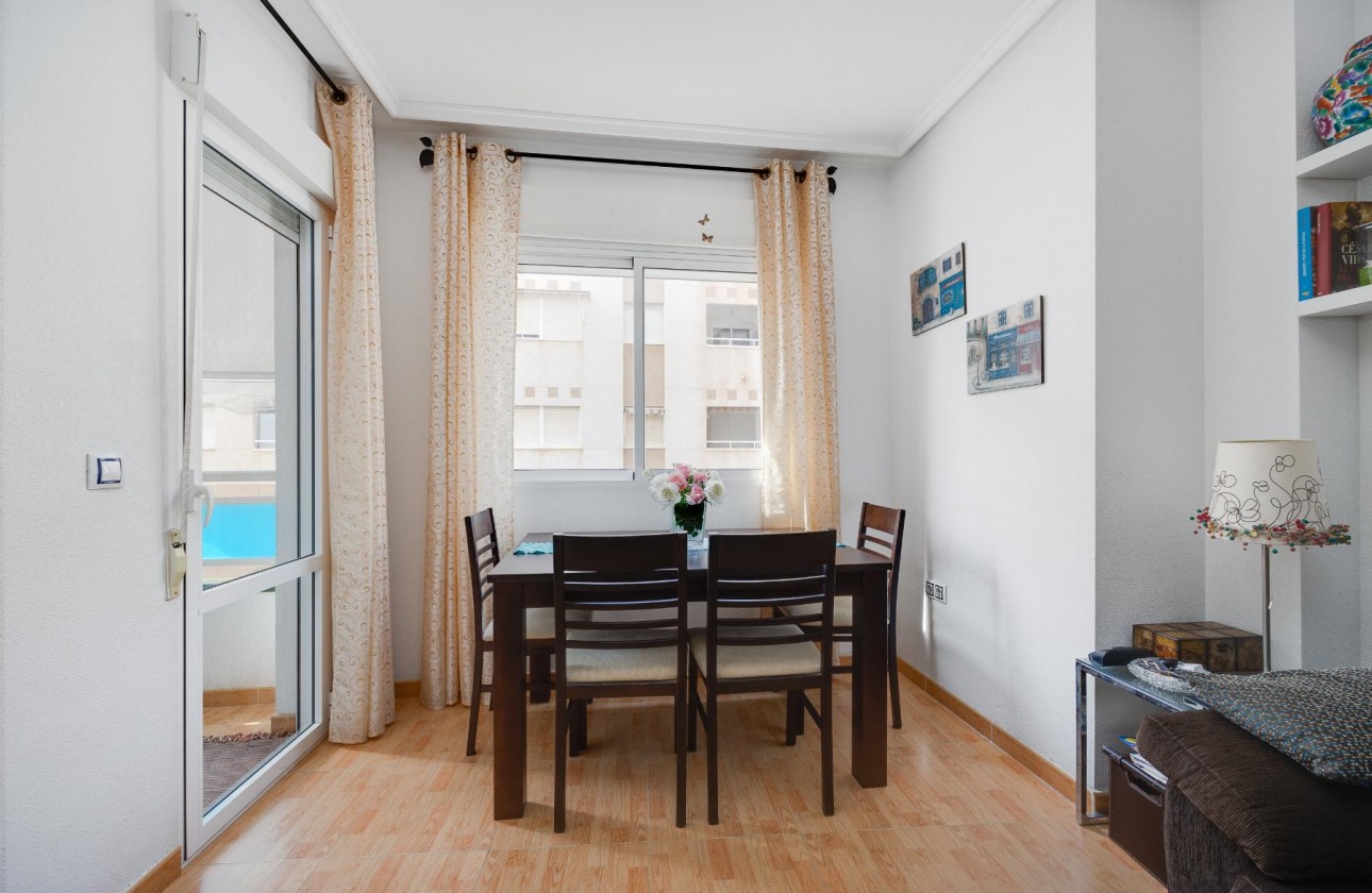 Resale - Apartment / flat - Torrevieja - Playa del Acequión