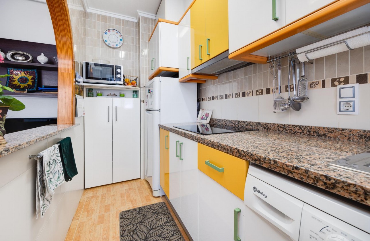 Resale - Apartment / flat - Torrevieja - Playa del Acequión