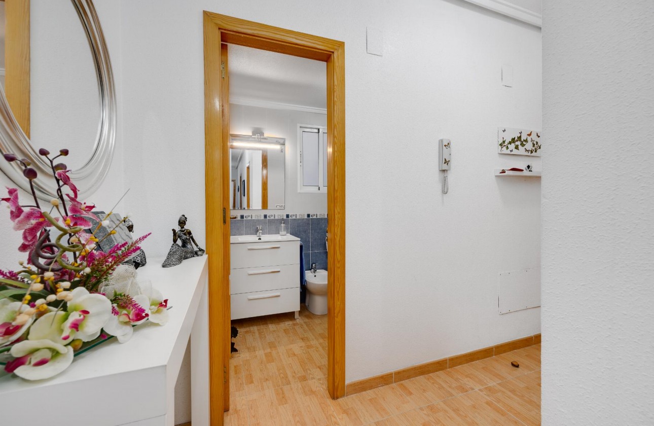 Resale - Apartment / flat - Torrevieja - Playa del Acequión