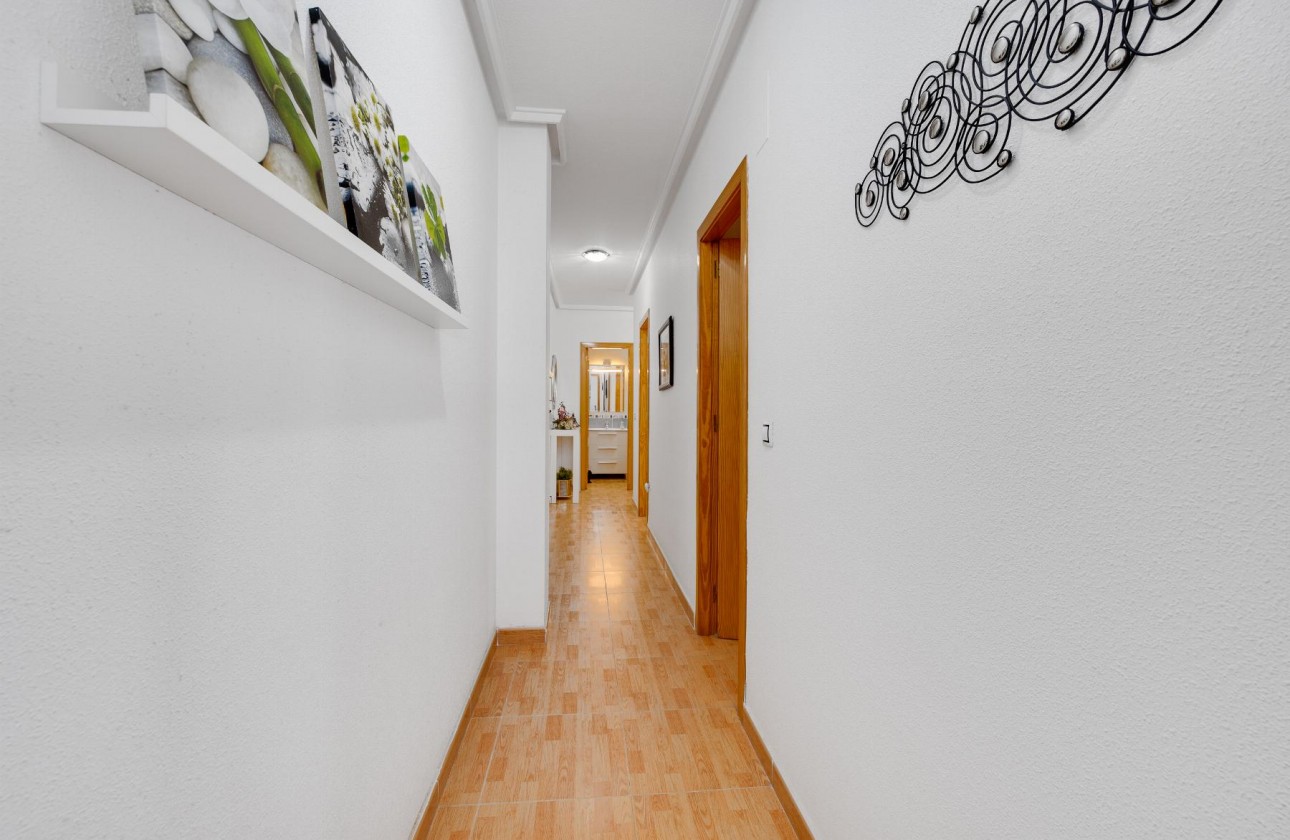 Resale - Apartment / flat - Torrevieja - Playa del Acequión