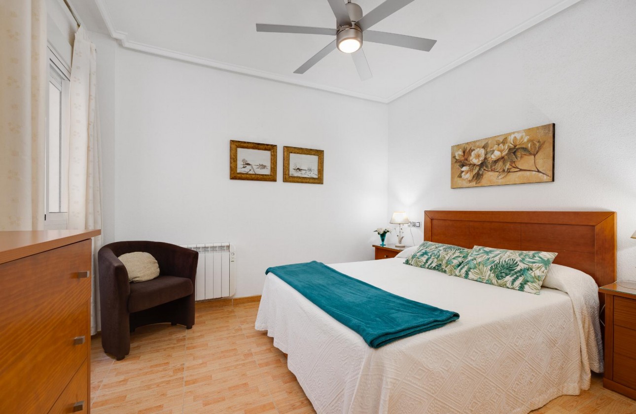 Resale - Apartment / flat - Torrevieja - Playa del Acequión