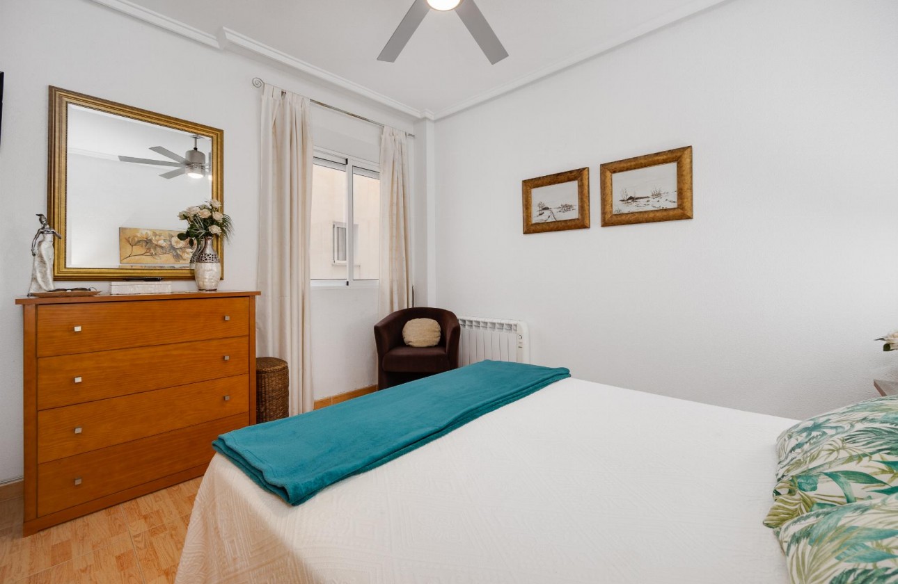 Resale - Apartment / flat - Torrevieja - Playa del Acequión
