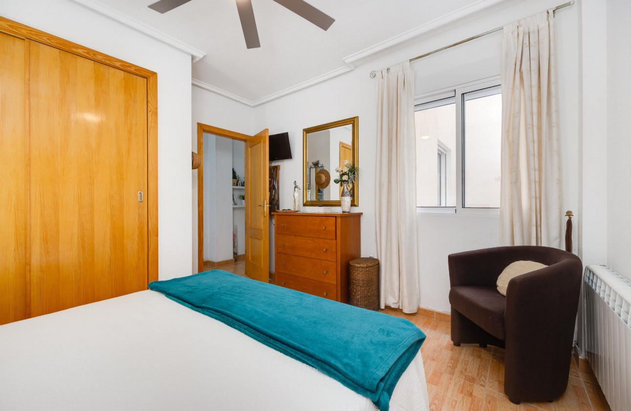Resale - Apartment / flat - Torrevieja - Playa del Acequión