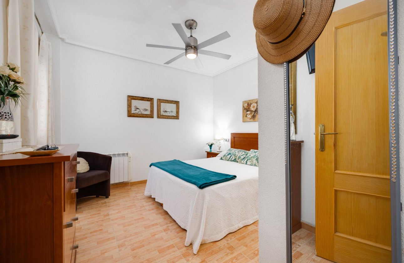 Resale - Apartment / flat - Torrevieja - Playa del Acequión