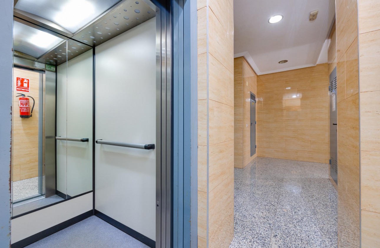 Resale - Apartment / flat - Torrevieja - Playa del Acequión