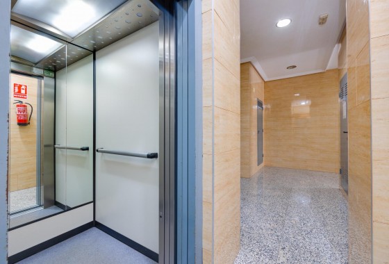 Resale - Apartment / flat - Torrevieja - Playa del Acequión