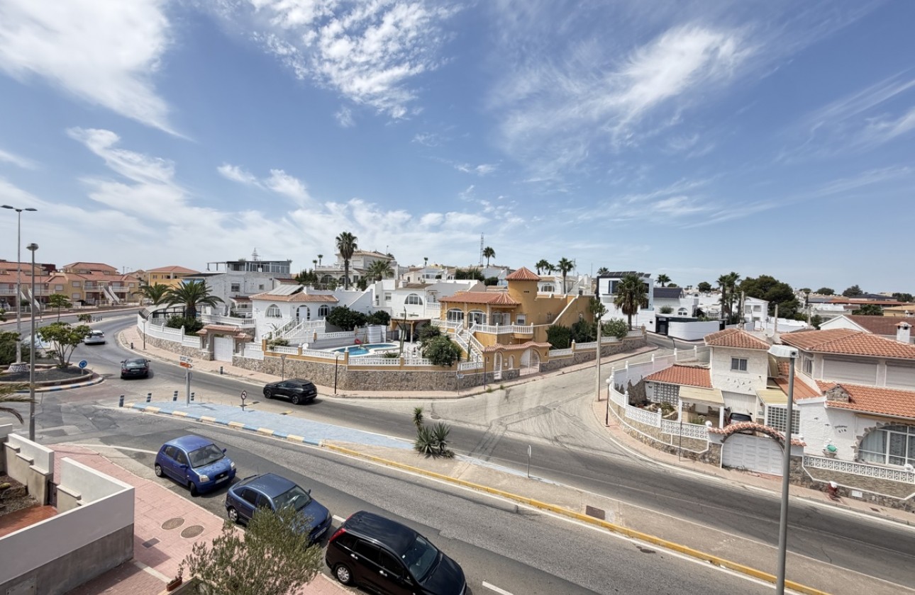 Resale - Apartment / flat - Villamartin