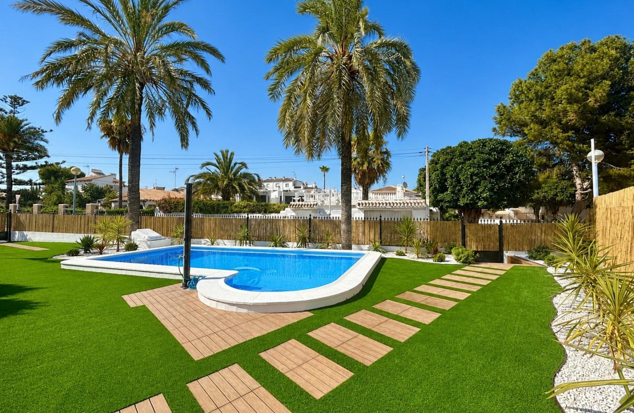 Revente - Villa - Orihuela Costa - Punta Prima