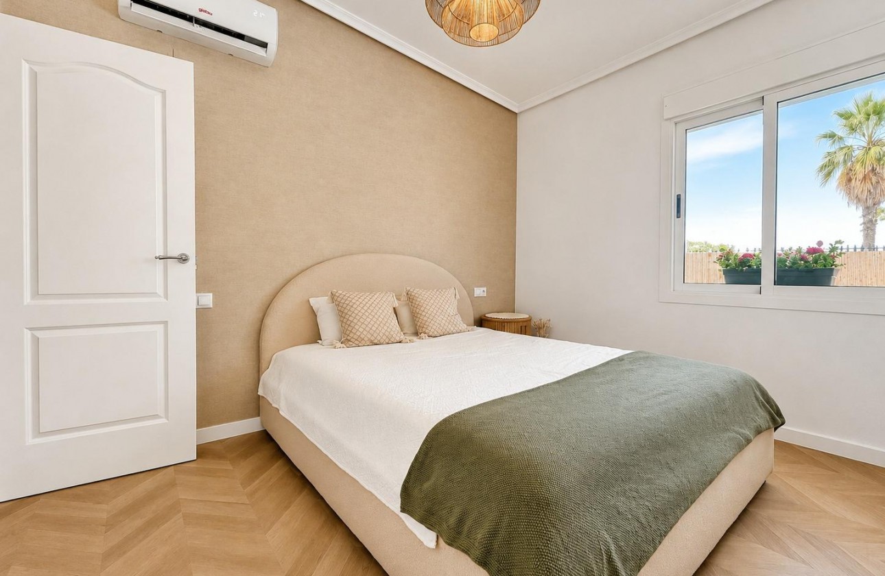 Revente - Villa - Orihuela Costa - Punta Prima