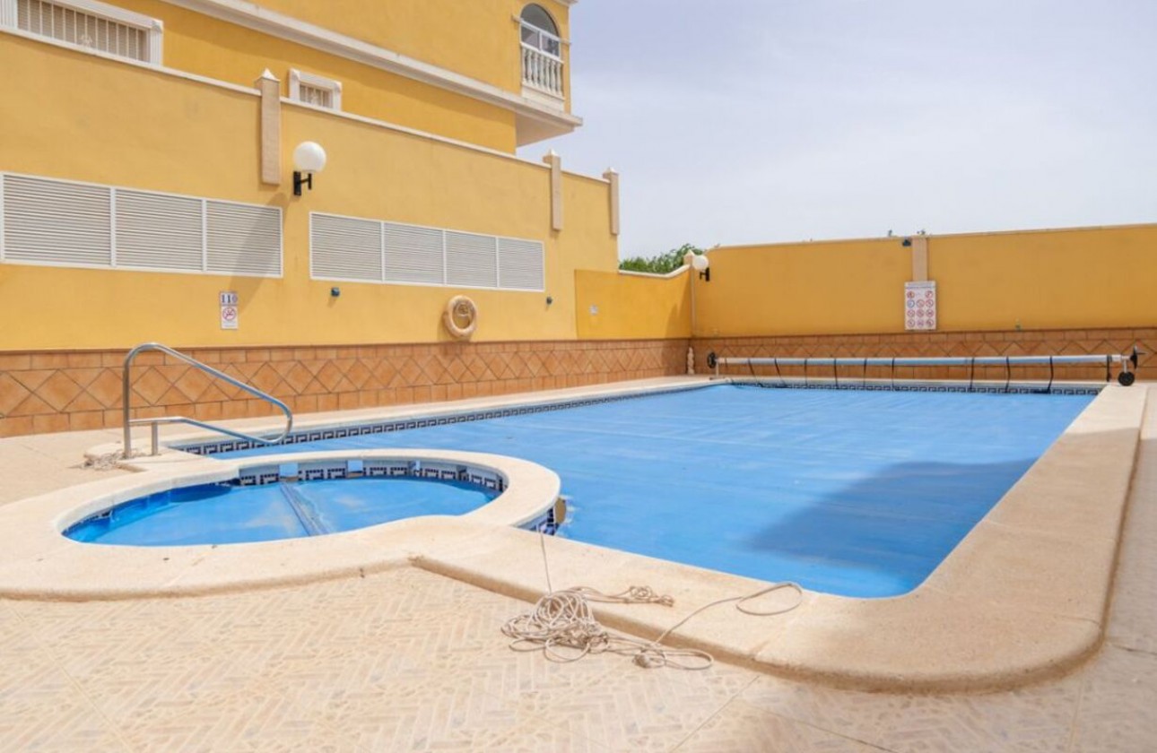 Resale - Apartment / flat - Algorfa