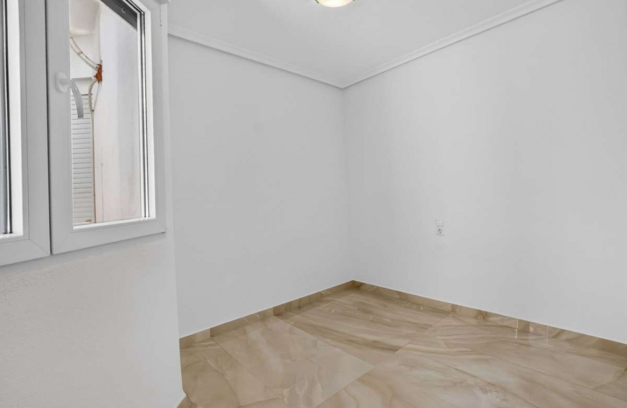 Resale - Apartment / flat - Torrevieja - Costa Blanca