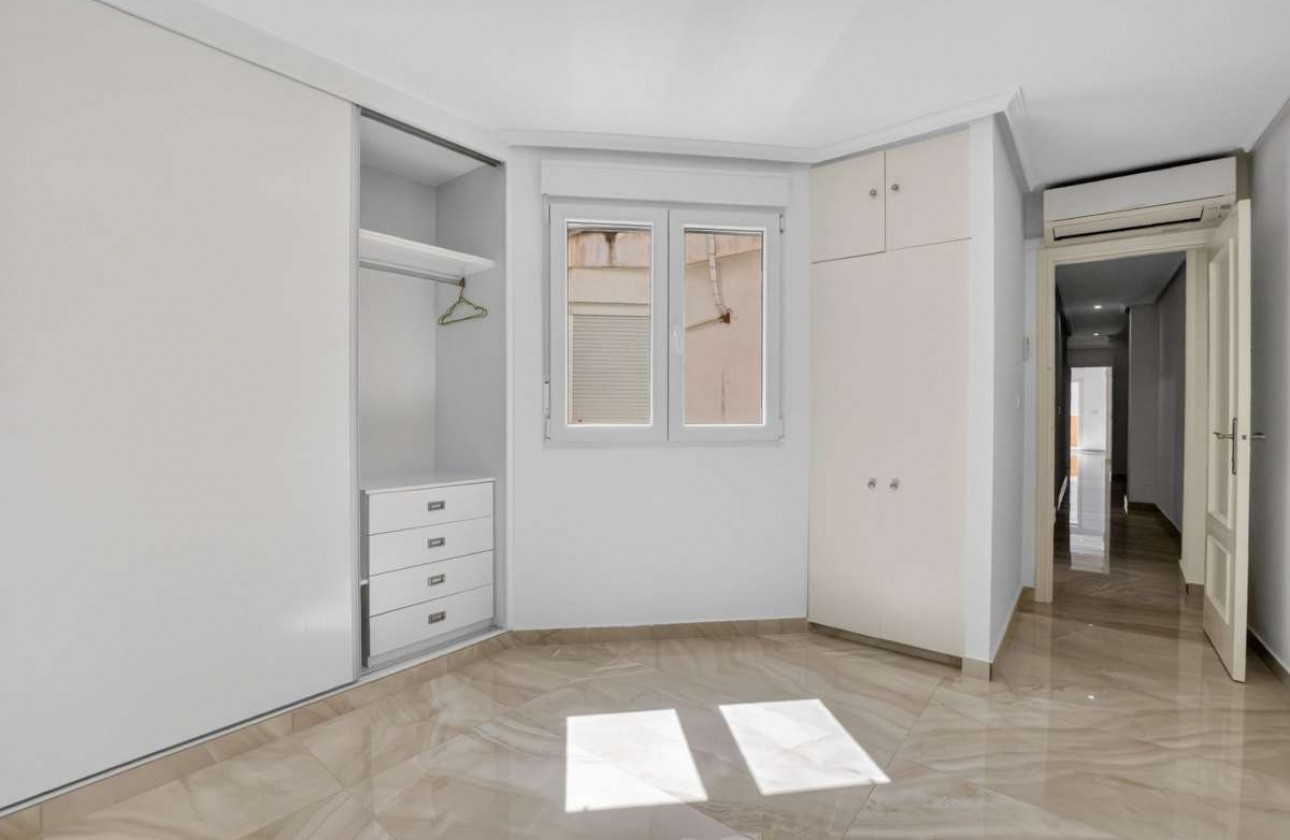 Resale - Apartment / flat - Torrevieja - Costa Blanca