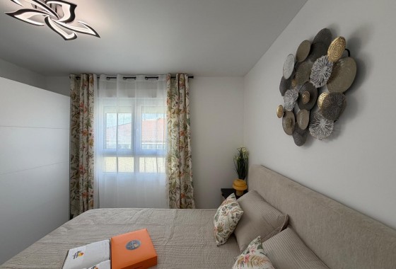 Resale - Apartment / flat - Torrevieja - Playa del Cura